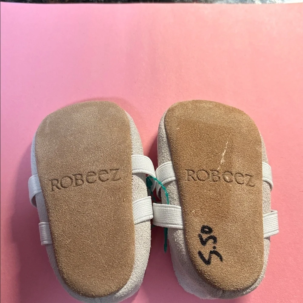 ROBEEZ infant girl shoes, excellent condition.